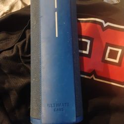 Ultimate Ears Bluetooth Speaker (Blue) Excellent Condition Barely Used! Works Perfect!