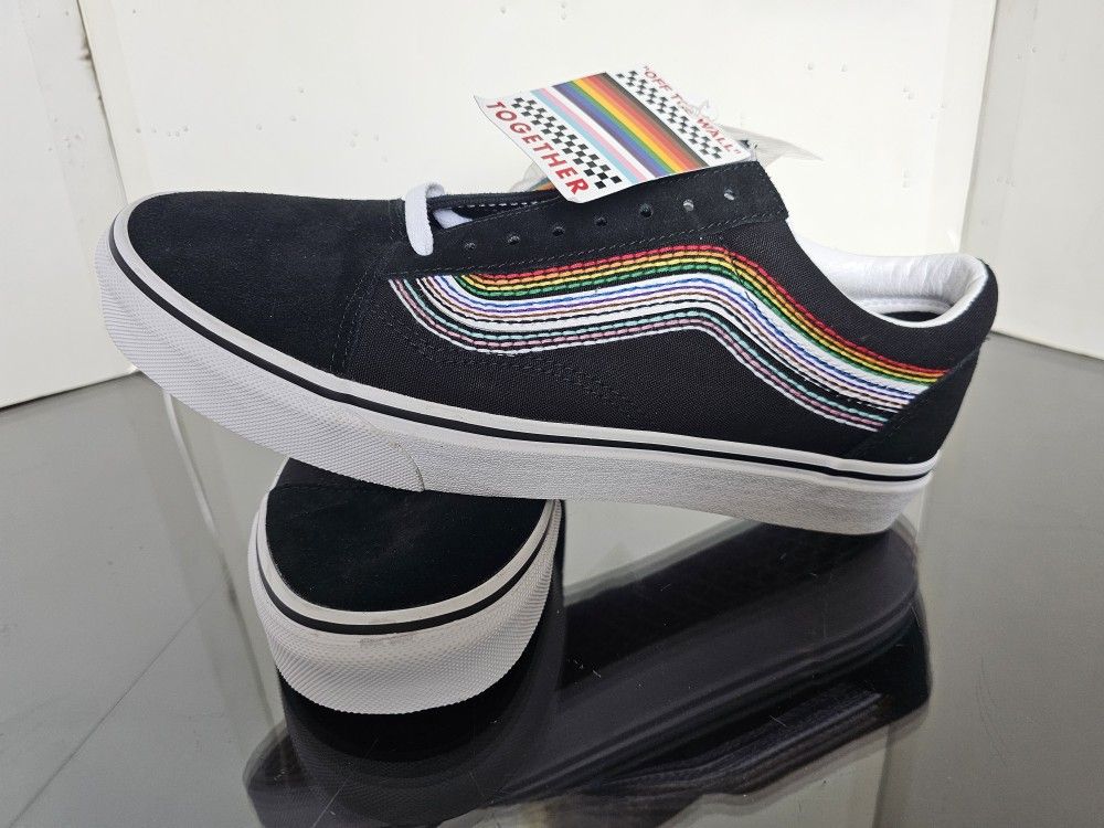 Vans Shoes
" LOVE IS TOGETHER "
