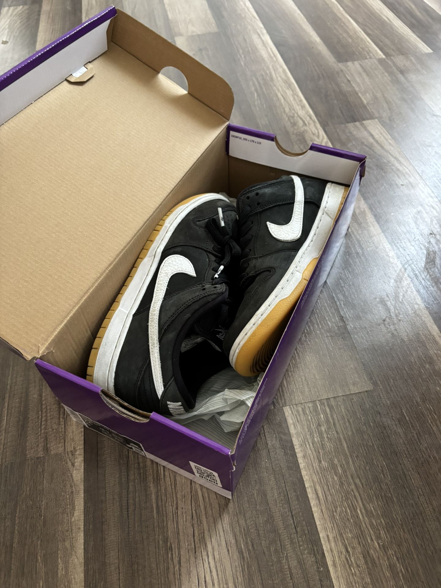 Nike SB Dunk Low Black Gum