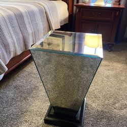 Table Mirrored Pedestal 