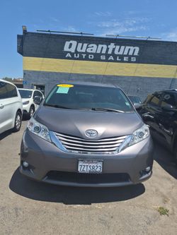 2017 Toyota Sienna XLE