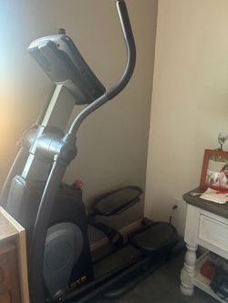 Gold's Gym Elliptical Trainer