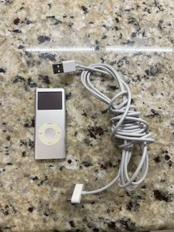 Apple iPod Nano 2nd Generation Silver 2GB A1199 MP3 Player
