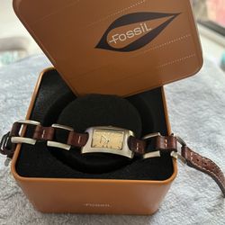 FOSSIL WOMENS WATCH 