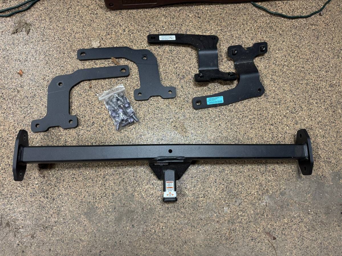 1 ¼" Tow Hitch Receiver — removed from 2024 Toyota RAV4 , good from 19-25 , Toyota brand, new condition