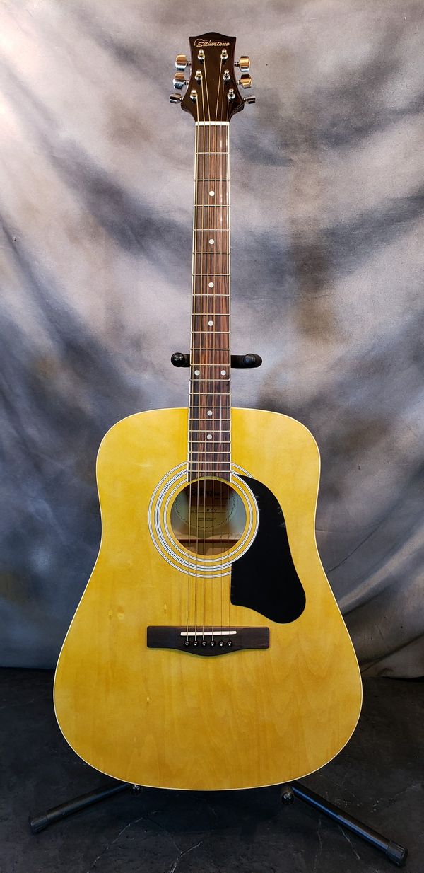 Like New Silverstone PD2 Dreadnought 6 String Acoustic Guitar & 25 of