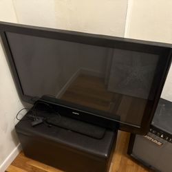 TV With Roku and remote