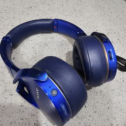 Sony MDR-XB950B1  Extra Bass Wireless Noise Canceling Headphones- electric blue 

