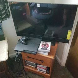 32 In TV With A Ps3 Game And 5 Game