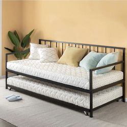 Metal Frame Daybed With Trundle