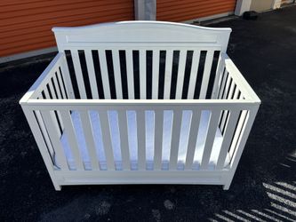 White Baby/Infant Crib