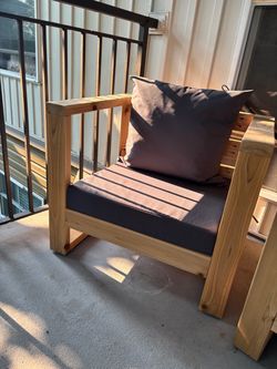 Wooden Outdoor Lounge Chair with Cushions