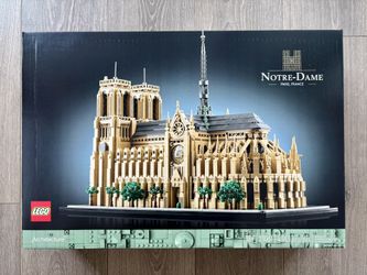 New LEGO Architecture Notre Dame 21061