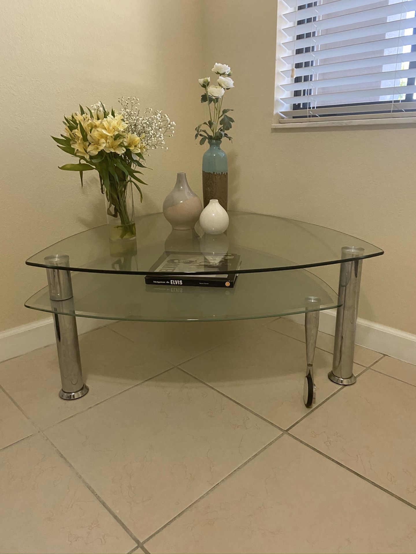 Mesa Table