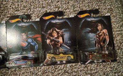 NEW UNOPENED 

HOT WHEELS DC SUPER HERO COLLECTION 20