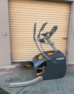 Octane Fitness LX8000 LateralX Elliptical