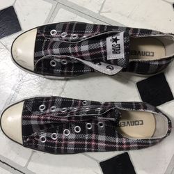 Converse (Women’s - 9) (Men’s - 6)