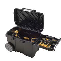 Dewalt Polypropylene rolling tool box 