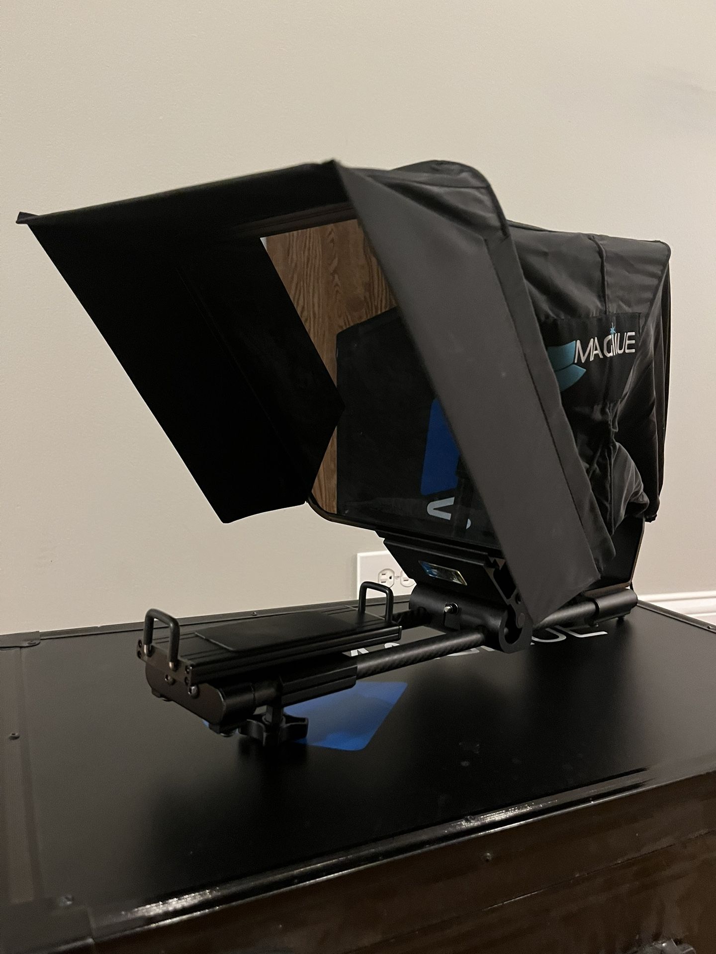 Magicue Mobile Teleprompter