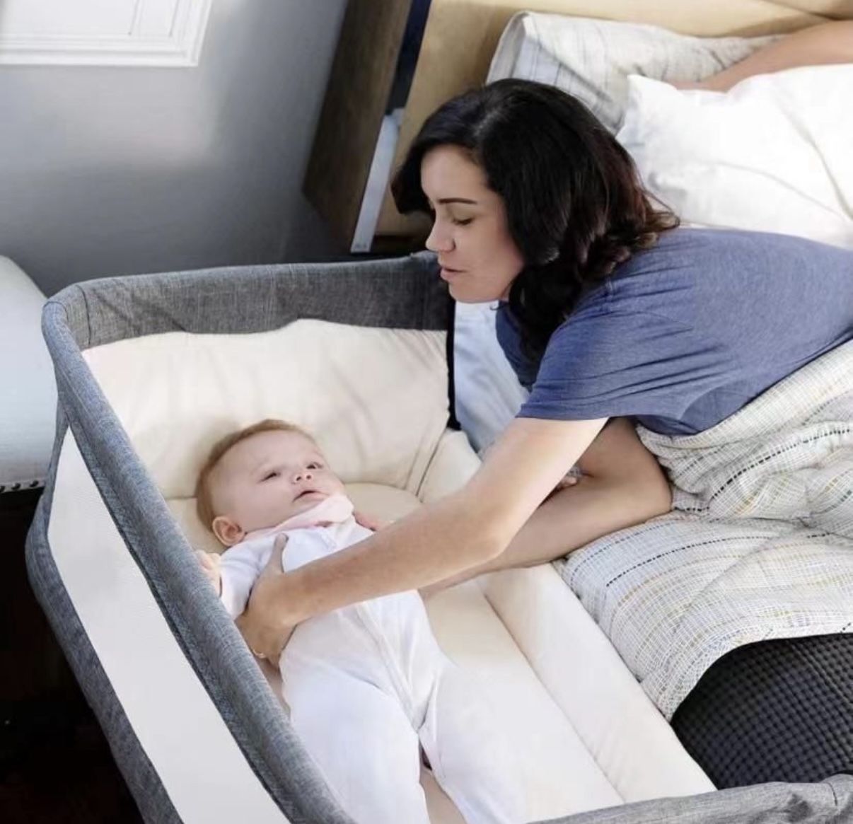 Mika Micky Bedside Sleeper Bedside Crib Easy Folding Portable Crib