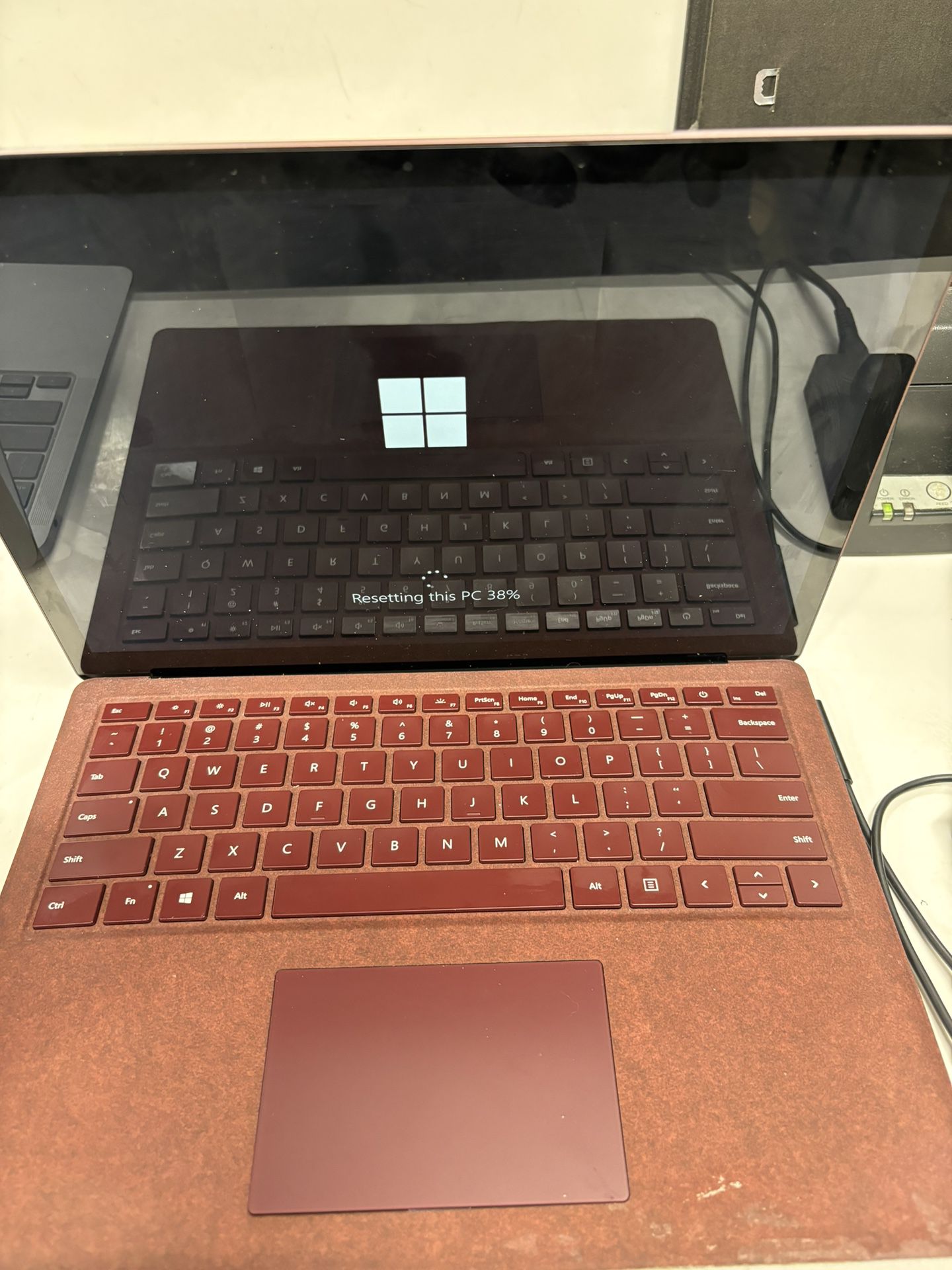 Microsoft surface laptop 1769  13” 128GB SSD INTEL i5-7200U 8gb Ram - Maroon 