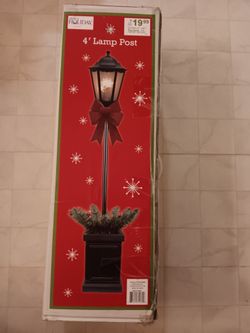 Holiday 4' Christmas Lamp Post