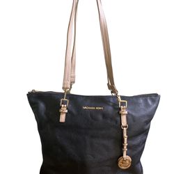 EUC Michael Kors Large Pebbled Black and Tan Shoulder Bag