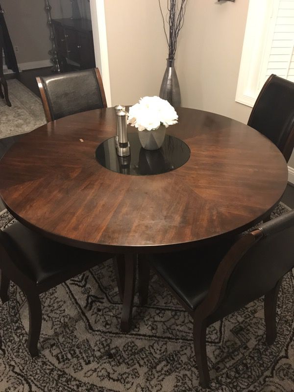 Round wood breakfast dining table with chairs