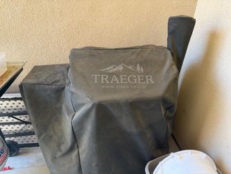 Traeger Wood Fired smoker with Cover