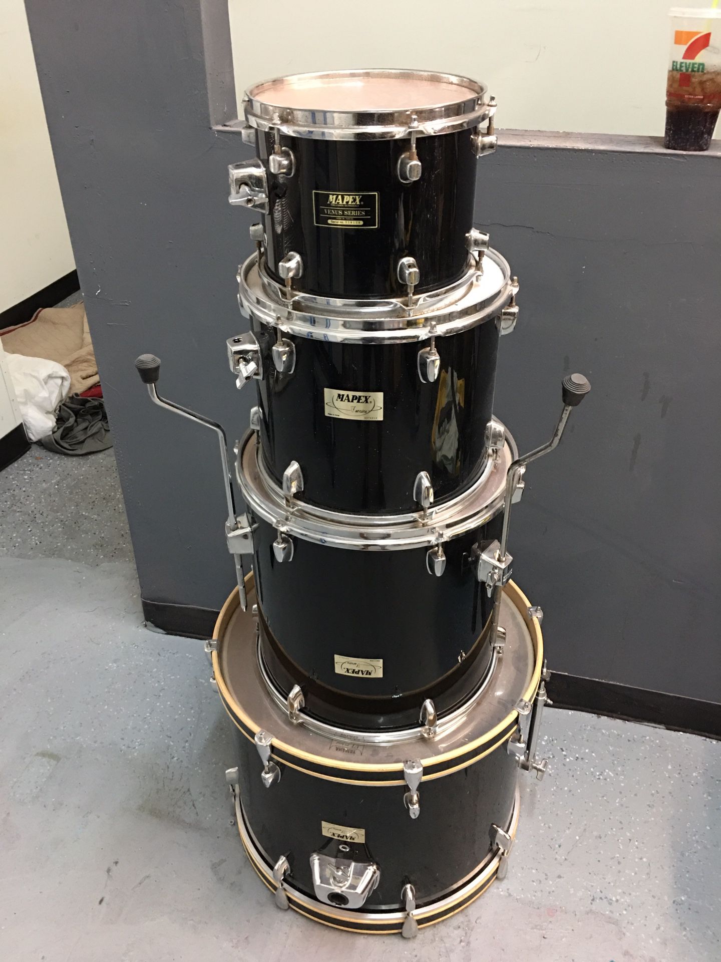 Mapex Venus 4 pc she’ll pack with mounts