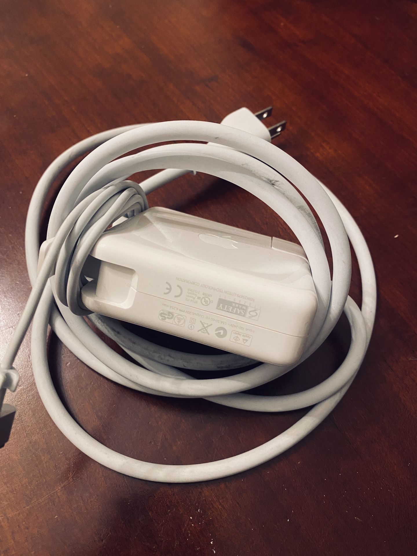 Genuine apple 85w MagSafe 2 power adapter
