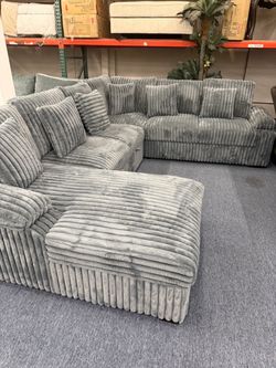 Nice Sectional in Stock // Custom any Color// Seccionales Disponibles