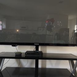 Glass Tv Stand With Samsung Tv Attached 