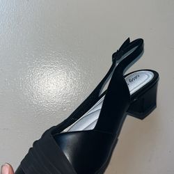 Size 10 Never Worn Brand New Street easy heel 