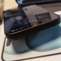 iPhone 15 sin uso. Condición New  - At&t