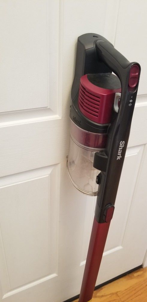 Shark VACUUM , CORDLESS VACUUM. WITH AMAZING POWER SUCTION. , WORKS EXCELLENT ,