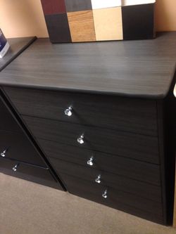 5 Drawer Dresser grey diamond knobs