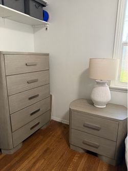 High quality sturdy White Oak Bedroom Set – Like New
