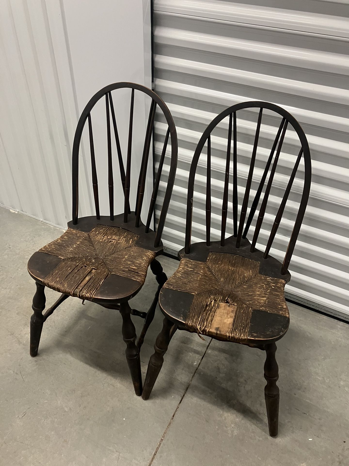 20th-century or older Windsor-style chairs with rush seats