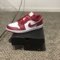 Air Jordan 1 Low- Cardinal Red 10.5M (DS)