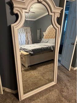 King Size Bedroom 4 set with floor mirror included