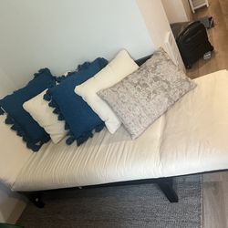 Small Couch/futon