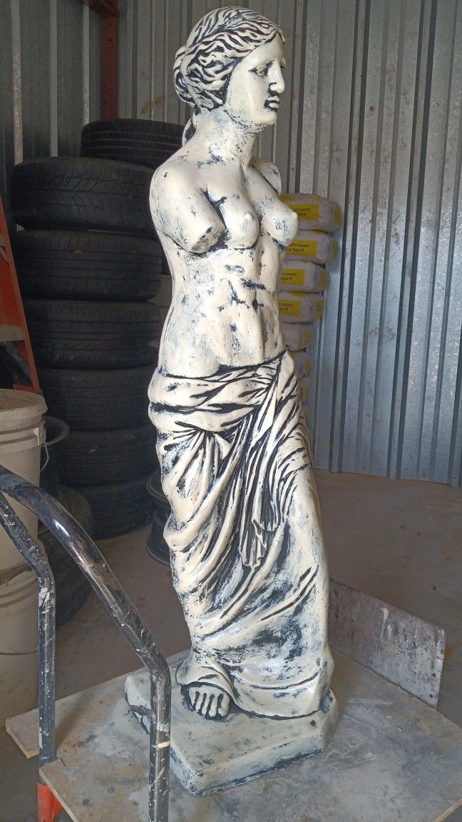 Statue Venuz De Nilo Concret 150 Pounds Heavy
