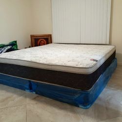 NEW KING-SIZE PILLOW TOP MATTRESS AND BOX SPRING