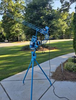 Jugs Lite-Flight Pitching Machine for baseball and softball with feeder F1025