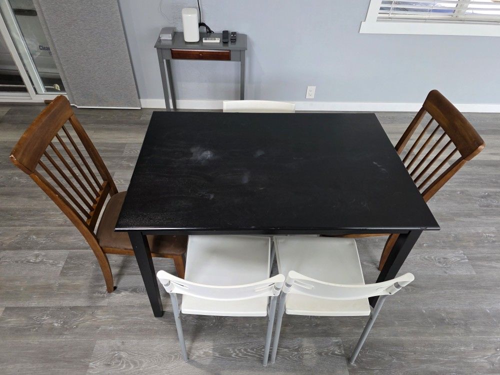 Table With 5 Chairs