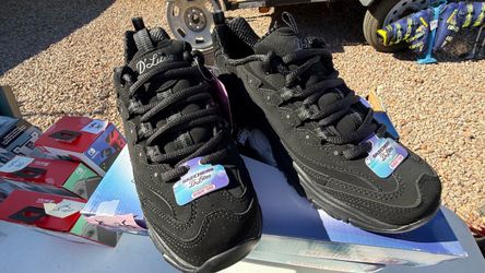 Sketchers size 8/women
