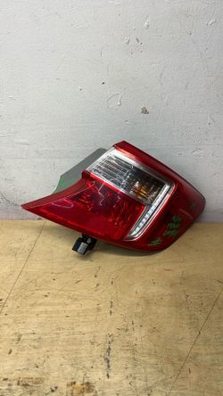 2012 2013 2014 Toyota Camry passenger side taillight