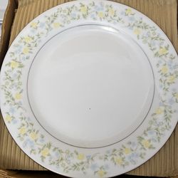 Yellow roses dinner plates