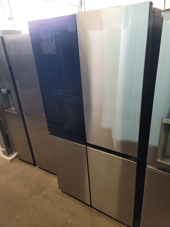 🚨 New Samsung Bespoke 4-Door Flex with Beverage Zone in Charcoal Beverage Zone panel RF23DB9750QL
